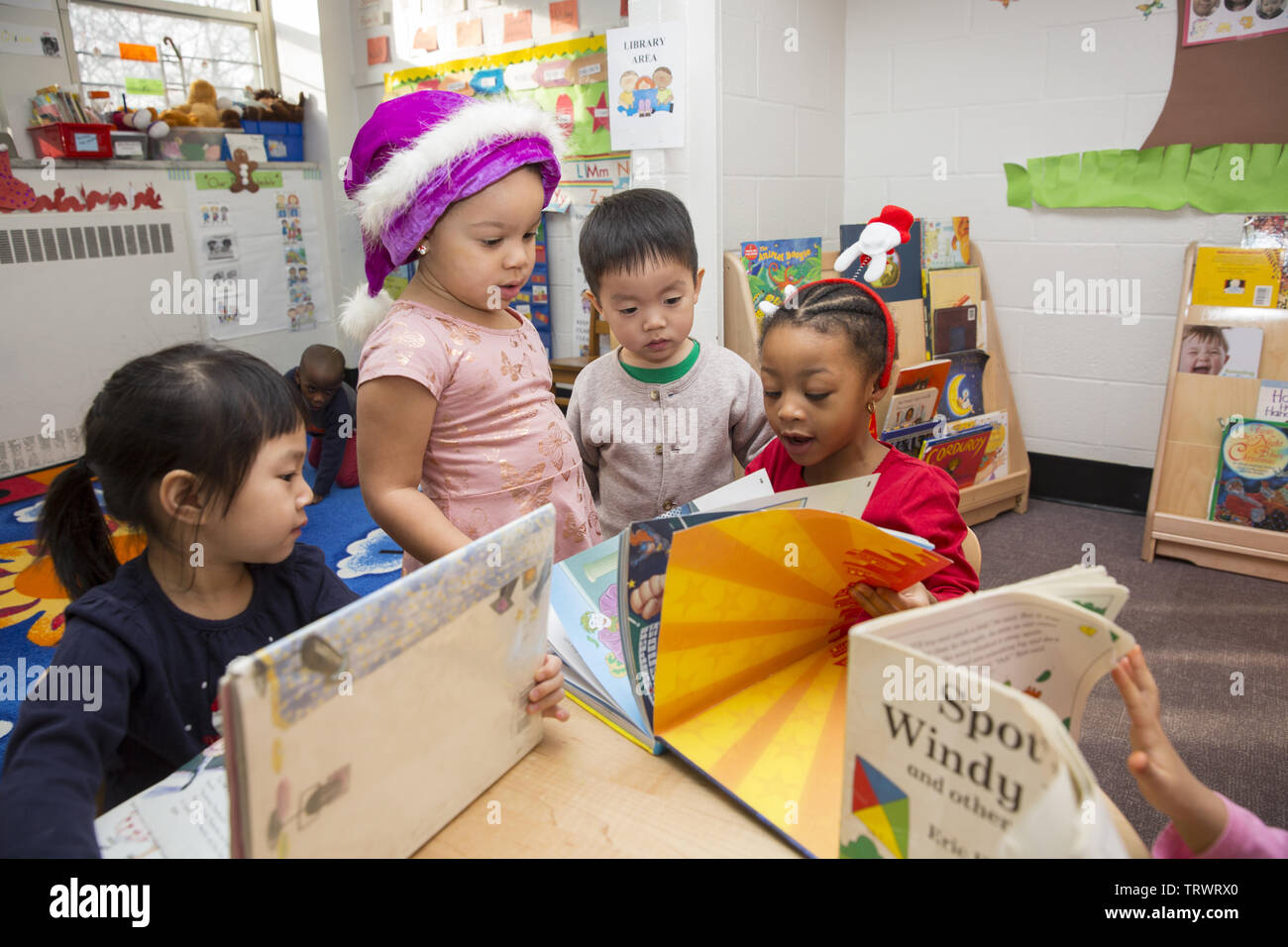 Lower East Side multi ethnic preschool- early learning centre à Manhattan, New York. Banque D'Images