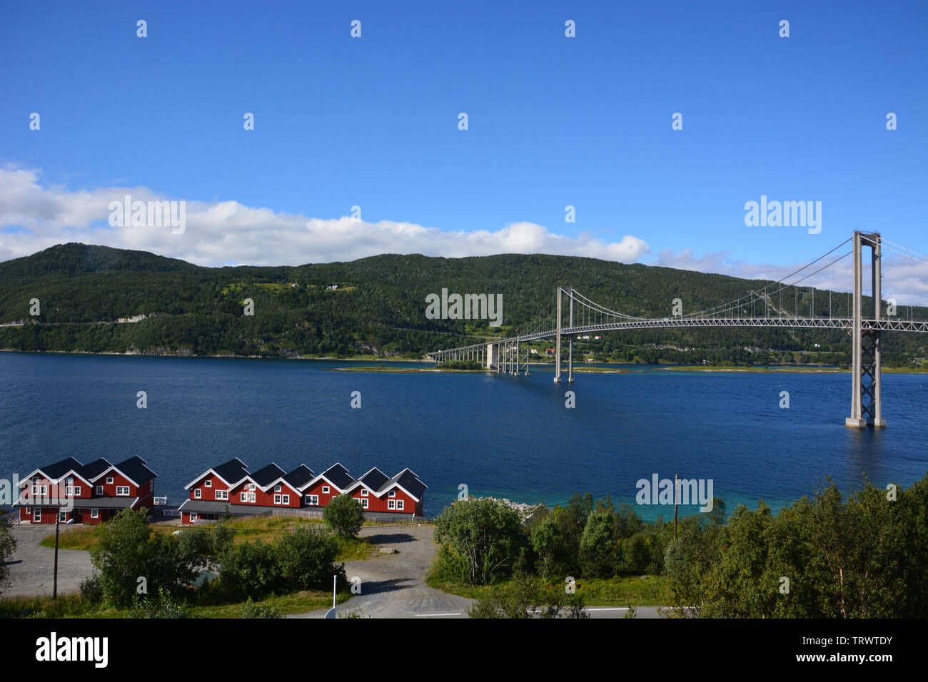 Tjeldsund Pont sur le Tjeldsundet depuis le continent à l'île de Hinnøya comté de Troms, Norvège / Scandinavie Banque D'Images