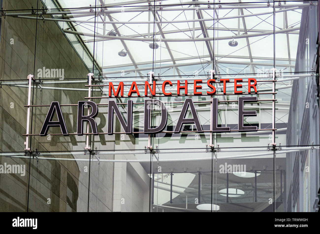 Panneau d'entrée au-dessus de verre principal Exchange Square entrée de la Manchester Arndale Shopping Centre, England, UK Banque D'Images