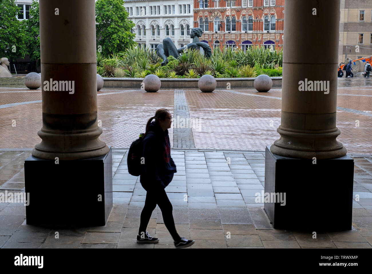 La Place Victoria à partir de l'arcade de l'hôtel de ville , Birmingham, Angleterre Banque D'Images