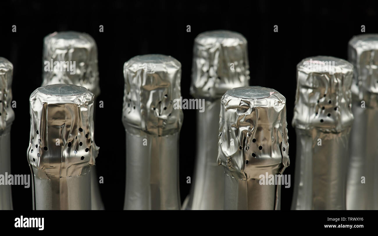 Des bouteilles de vin de champagne argent close up isolated Banque D'Images