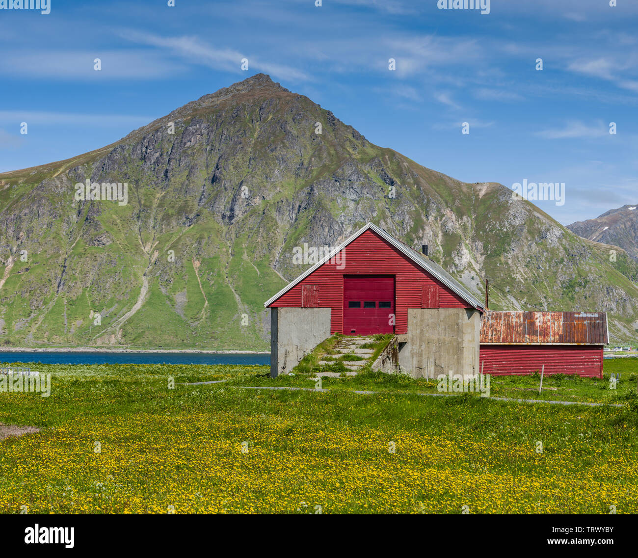 Ferme à Flakstad, îles Lofoten, Norvège. Banque D'Images