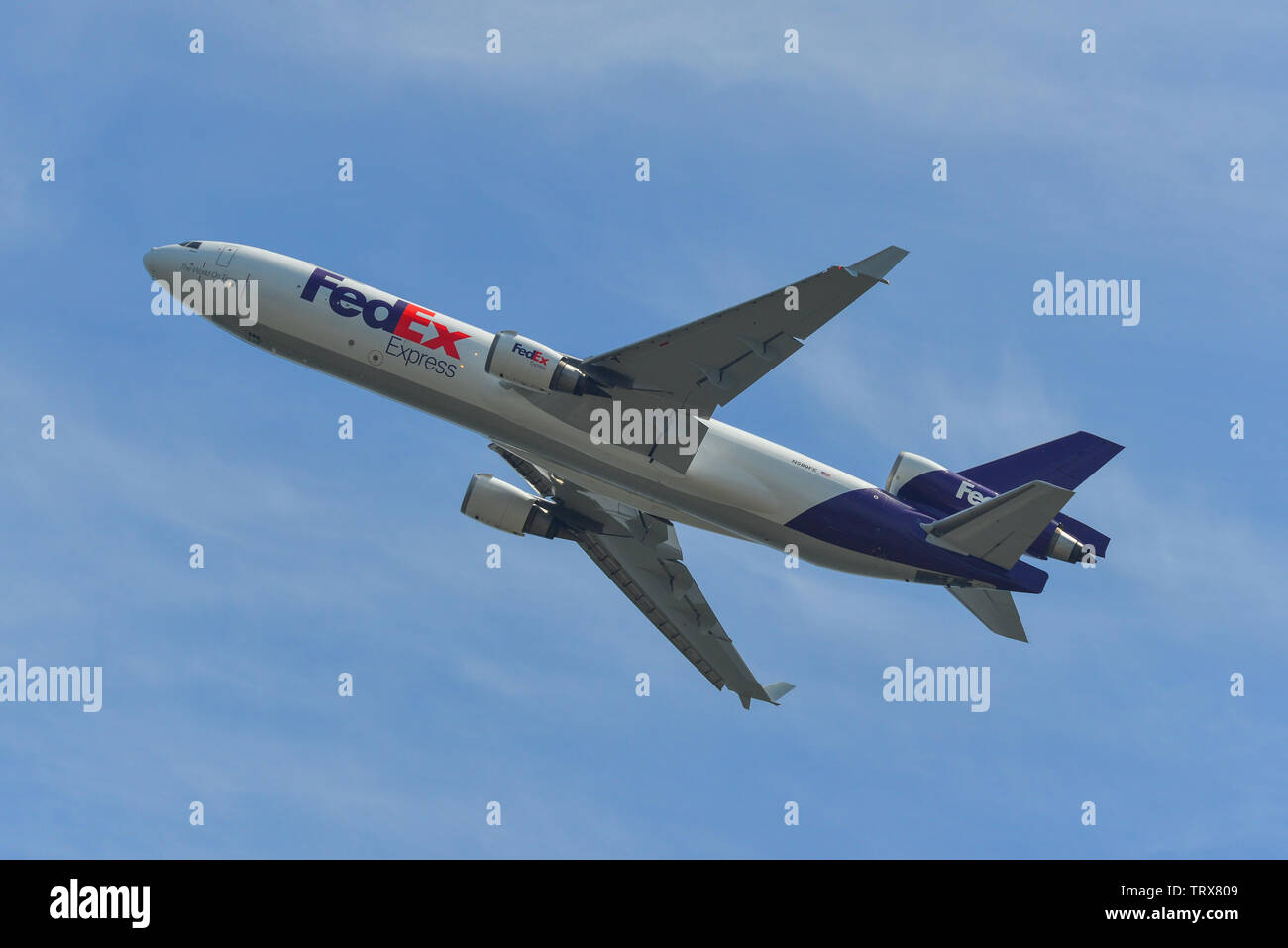 Osaka, Japon - Apr 18, 2019. N589FE Federal Express (FedEx) McDonnell Douglas MD-11F décollant de l'aéroport de Kansai (KIX), à Osaka au Japon. Banque D'Images