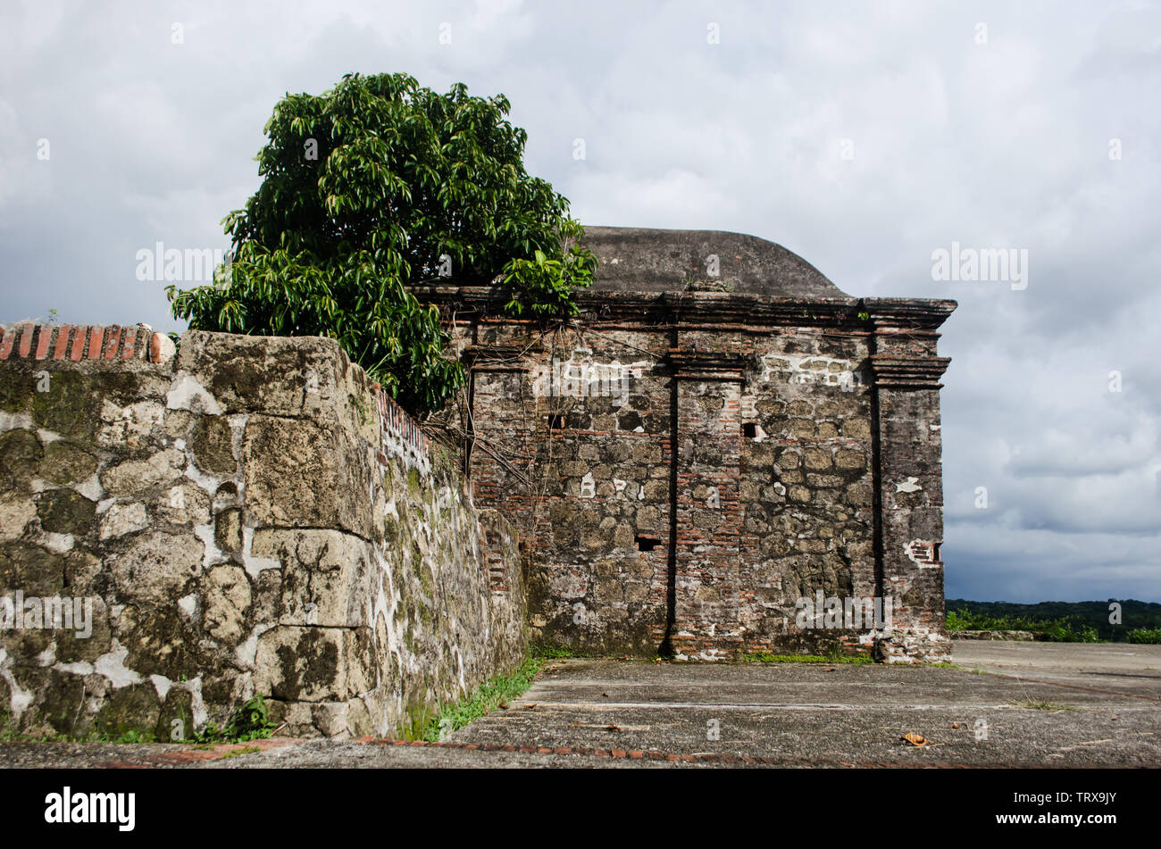 Installations du Fort San Lorenzo, en juin 2019, avant la restauration du site. Banque D'Images