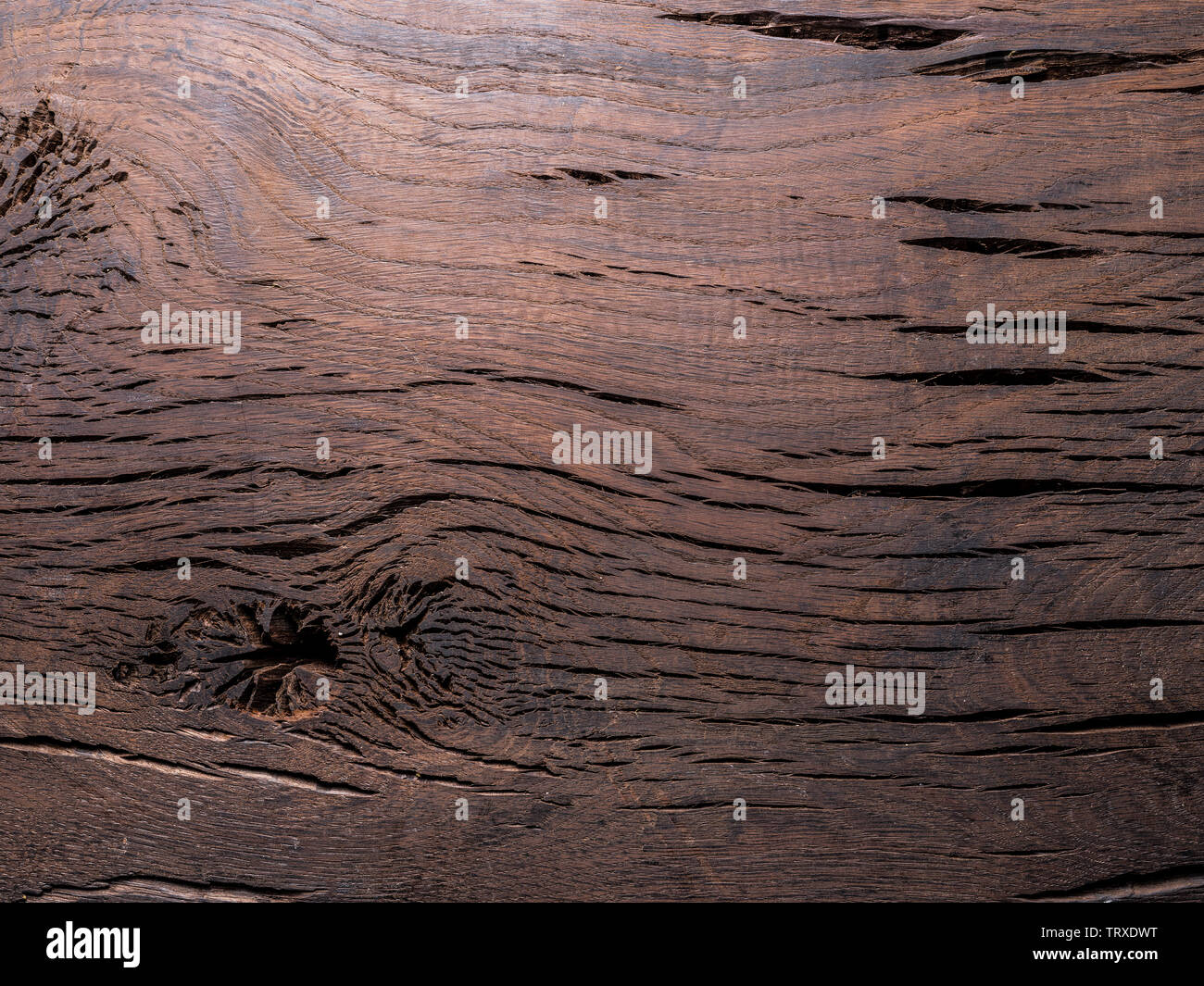 Vieux Fond en bois brun avec noeuds et fissures.Close-up. Banque D'Images