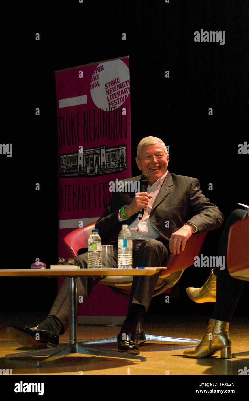 Alan Johnson, ancien député dans les gouvernements Blair et Brown discute de ses mémoires de ma vie, une mémoire de la musique au Festival littéraire de Stoke Newington 2019 Banque D'Images