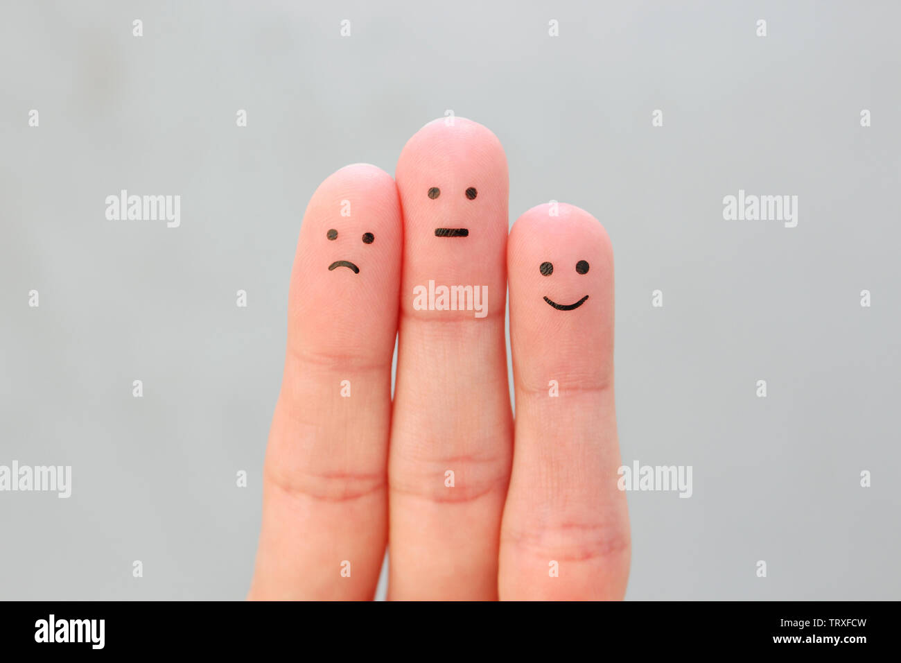 Les doigts de l'art de personnes. Concept d'émotions positives et négatives. Banque D'Images