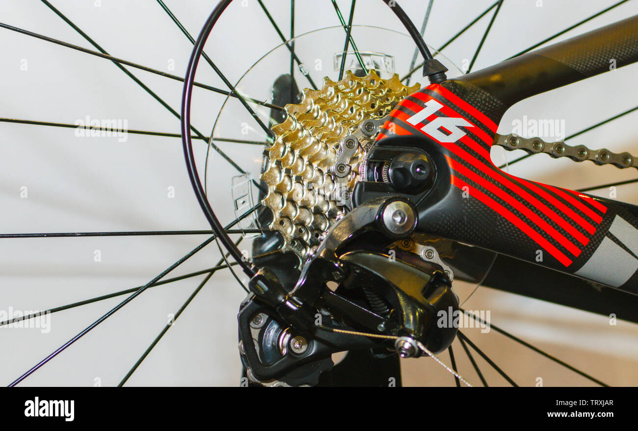 Close up et plateaux vélo silhouettes du pignon arrière Banque D'Images