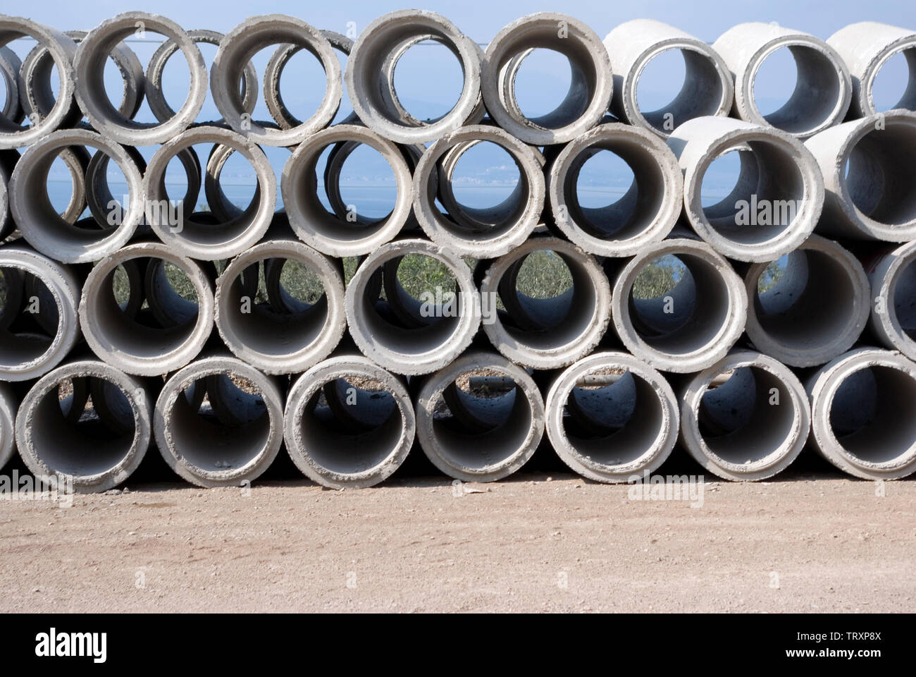 Les tuyaux d'eau de ciment Banque D'Images