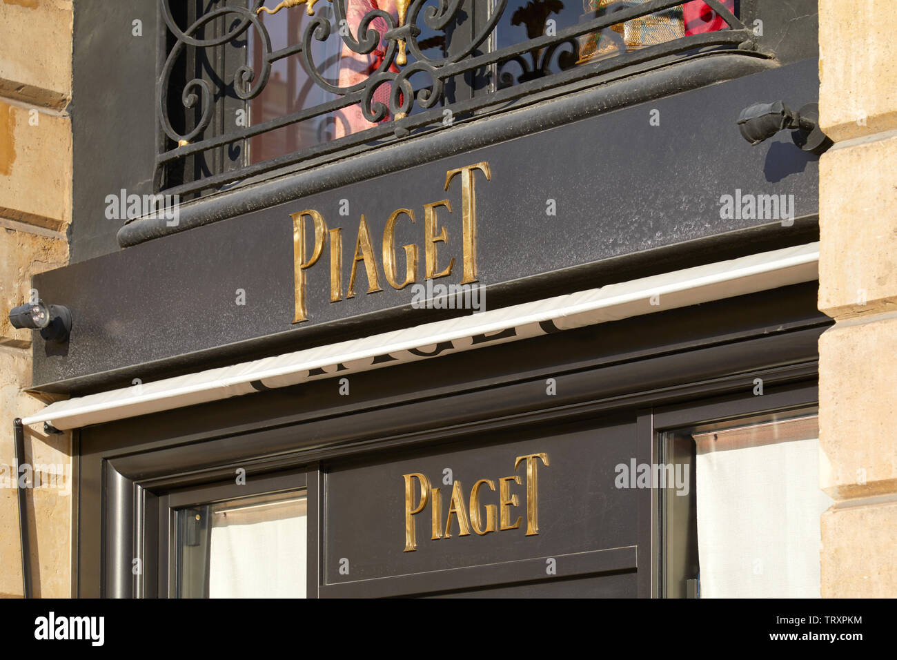 PARIS, FRANCE - 21 juillet 2017 : Piaget luxe Fashion Store Se connecter place Vendôme à Paris, France. Banque D'Images