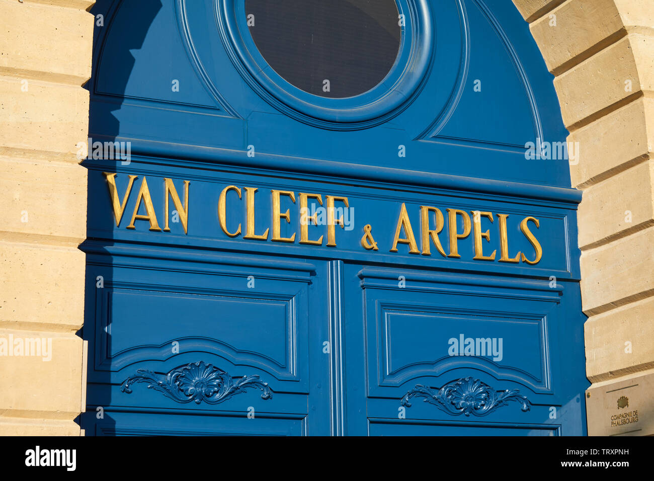 PARIS, FRANCE - 21 juillet 2017 : Van Cleef et Arpels fashion boutique de luxe de la place Vendôme à Paris, France. Banque D'Images