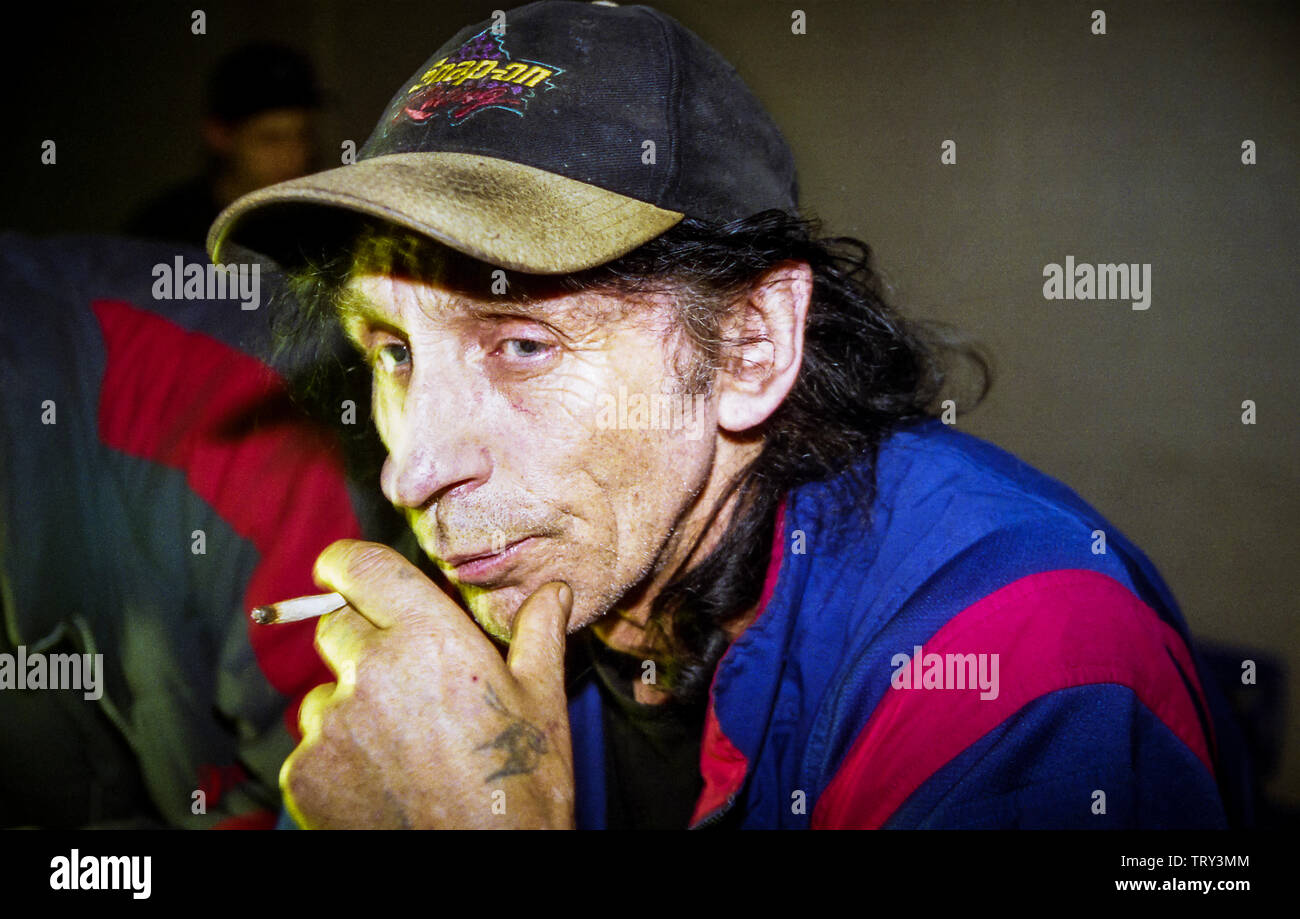 Ancien plongeur à Underground Sound, fête Illégale des squat à Acton, Londres, 2001 Banque D'Images