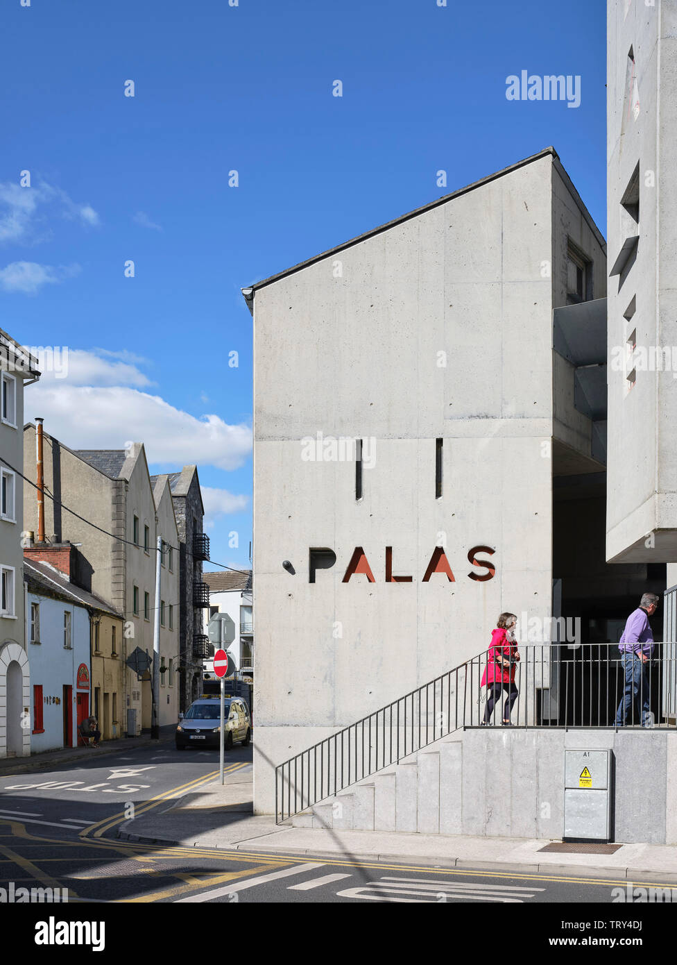 Escalier de cinéma et de spectacle. Pálás Cinéma, Galway, Irlande. Architecte : dePaor, 2017. Banque D'Images