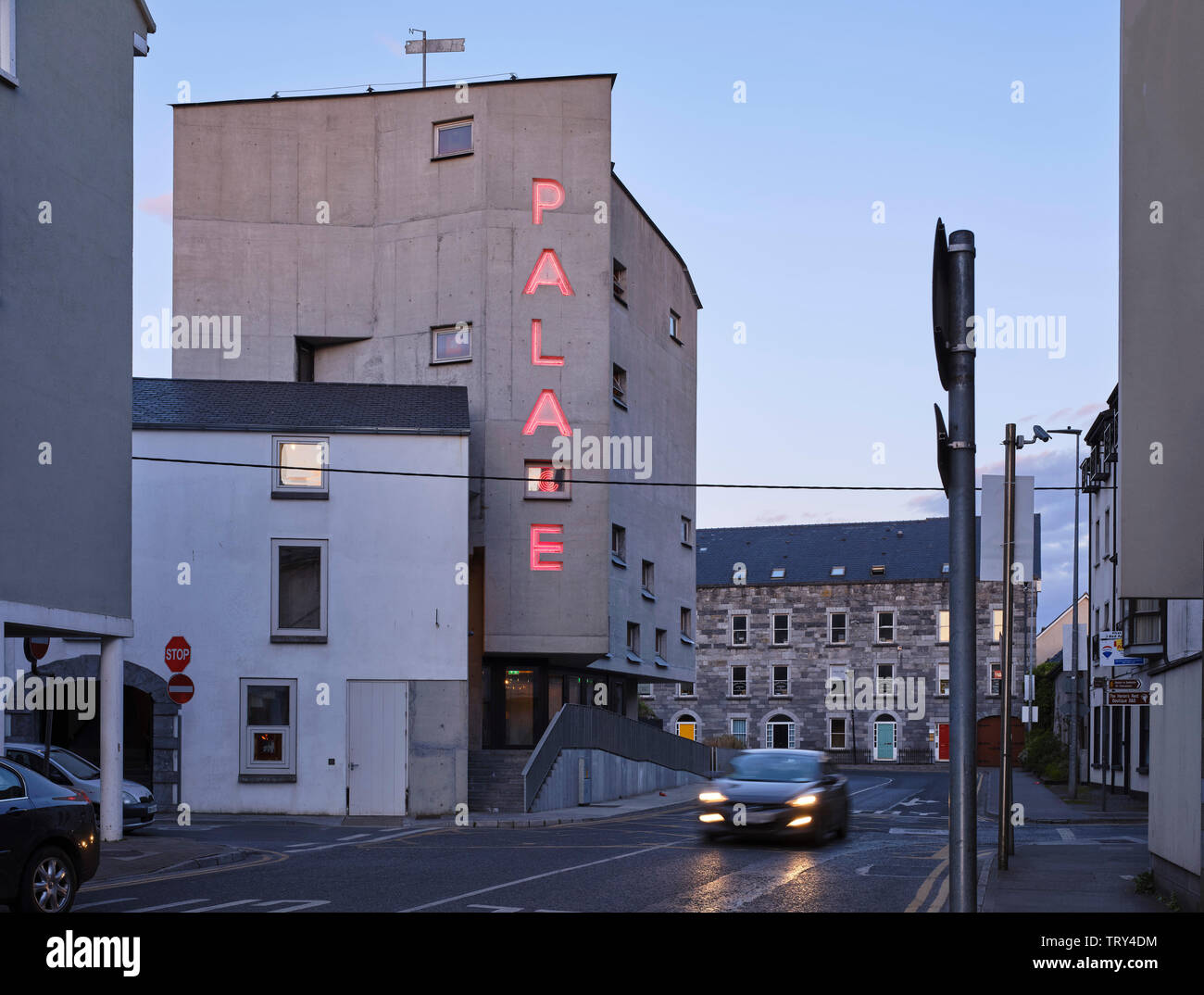Crépuscule d'ouest d'altitude. Pálás Cinéma, Galway, Irlande. Architecte : dePaor, 2017. Banque D'Images