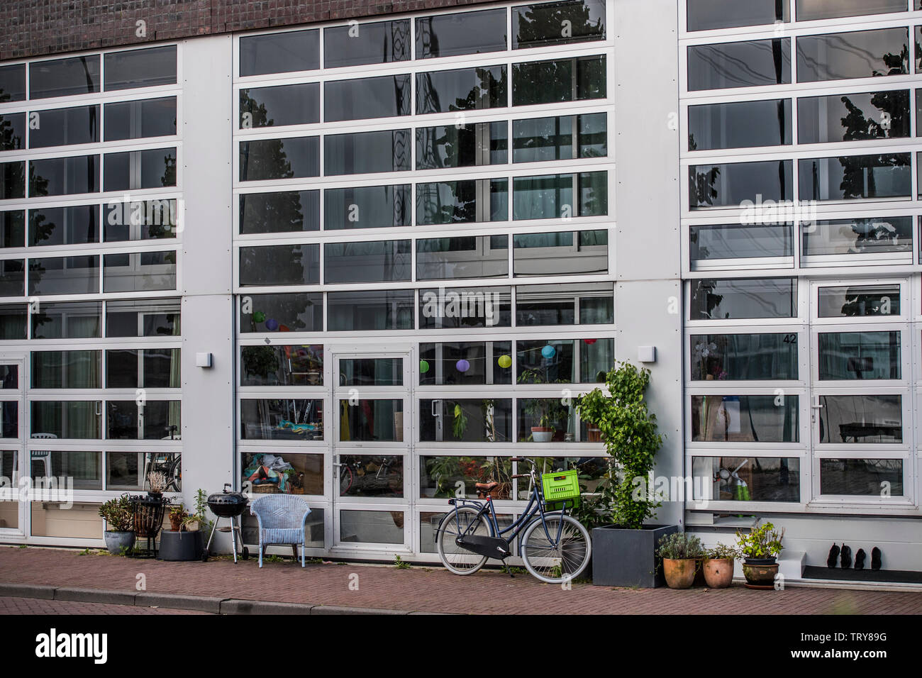 Amsterdam est Ijburg est à nouveau dans le district de l'est d'Amsterdam. L'architecture moderne, maisons, appartements et lofts maisons furent construites. Banque D'Images