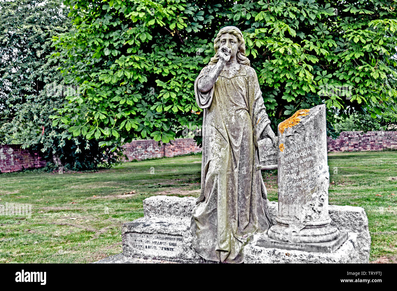 Au cimetière de Fontenoille ; Kirche und Friedhof von Fontenoille (Oxfordshire) Banque D'Images