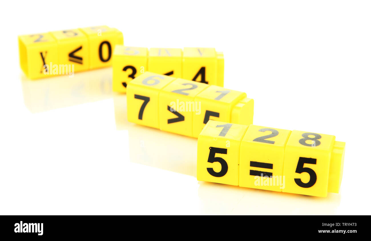 Cubes éducatifs avec des numéros différents isolated on white Banque D'Images