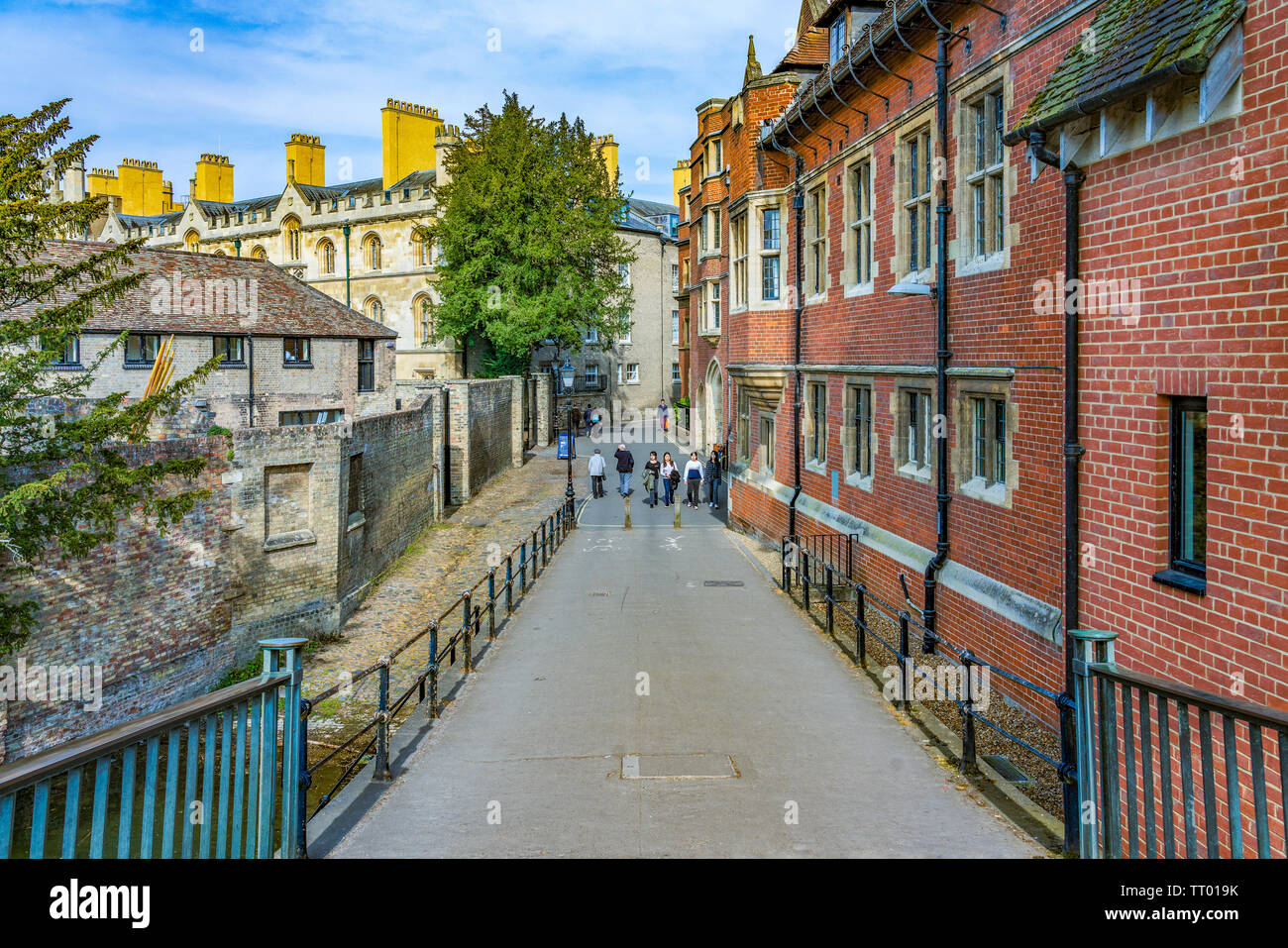 CAMBRIDGE, Royaume-Uni - 18 avril : c'est l'Avenue une rue avec l'extérieur de l'architecture traditionnelle britannique Trinity College le 18 avril, 2019 dans C Banque D'Images