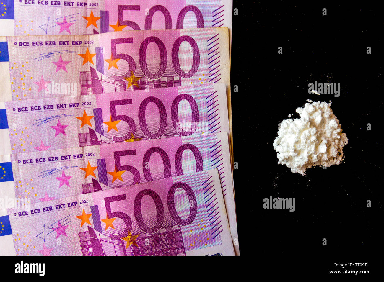 500 L'introduction des billets et la drogue Banque D'Images