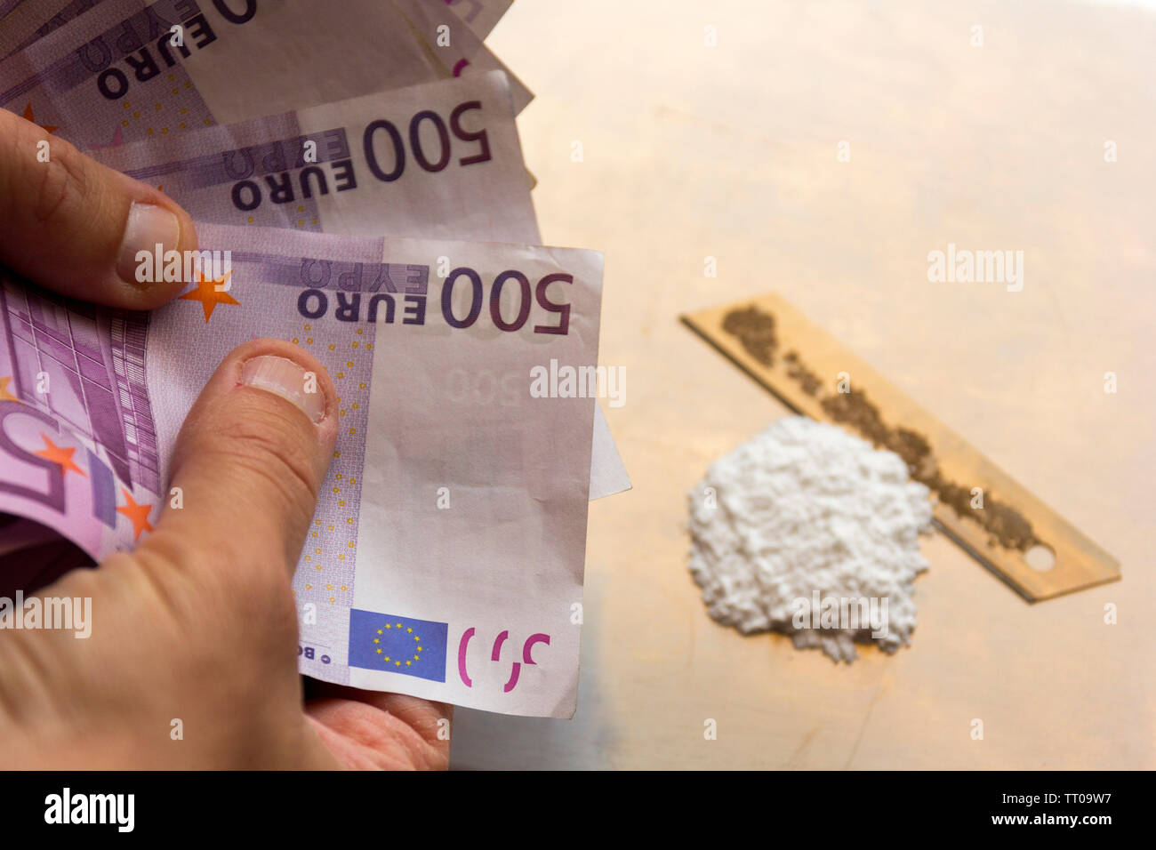 Payer le médicament, 500 euro Banque D'Images
