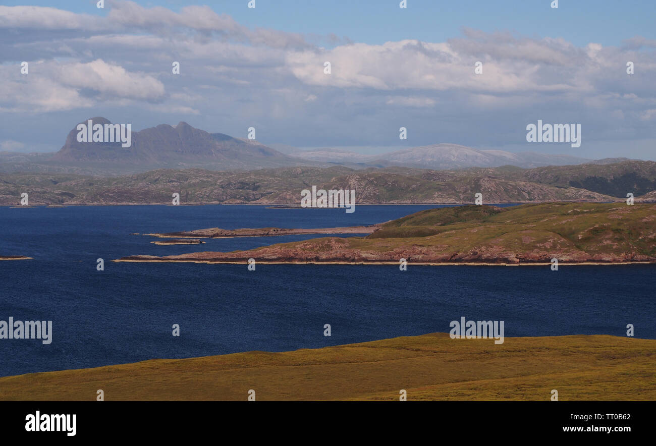 Une vue de Enard Bay, la péninsule de Coigach, Ecosse, voyage à la montagne Suilven Assynt dans Banque D'Images