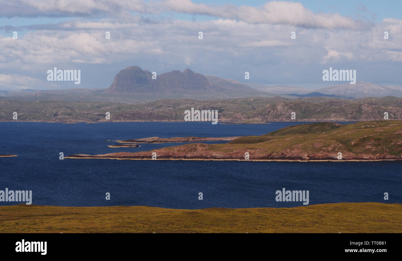 Une vue de Enard Bay, la péninsule de Coigach, Ecosse, voyage à la montagne Suilven Assynt dans Banque D'Images