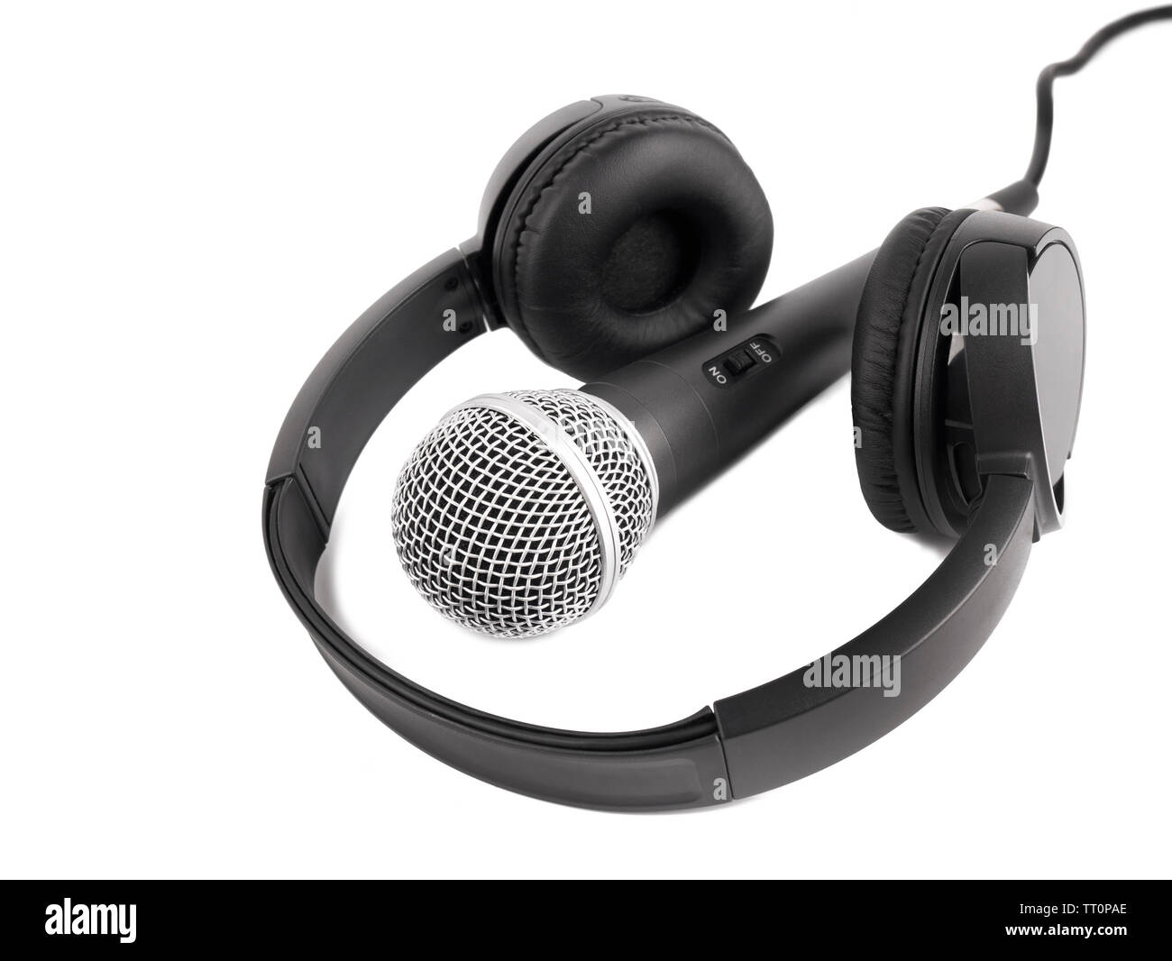 Microphone et écouteurs sans fil sur fond blanc Banque D'Images