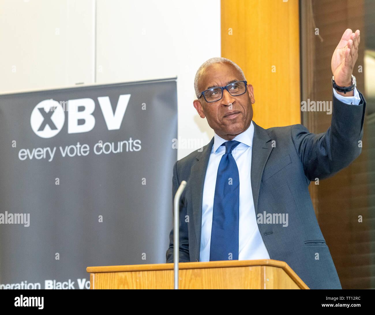 Londres, Royaume-Uni. 13 juin 2019. Operation Black Vote lancement. Il s'agit d'un programme de mentorat politique pour 2020 dans lequel 30 personnes BME sont par rapport à la MP de tout le spectre politique, y compris des libéraux démocrates leader adjoint Jo Swanson, Shadow Home Secretary Diane Abbot et Brexit Ministre James Cleaverly photo n'est Sir Simon Wolley, directeur d'opération Black Vote et commissaire pour la race sur l'égalité et des droits de la personne qui a présidé la réunion Credit Ian Davidson/Alamy Live News Banque D'Images