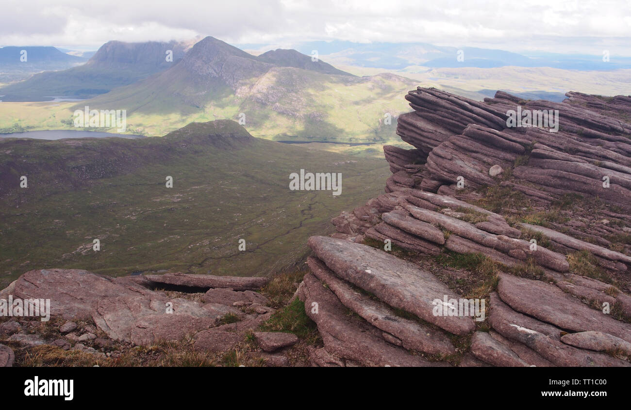 Une vue plongeante de Ben plus sur l'Ecosse Coigach, Glen et ses lacs environnants dans la péninsule Coigach Banque D'Images