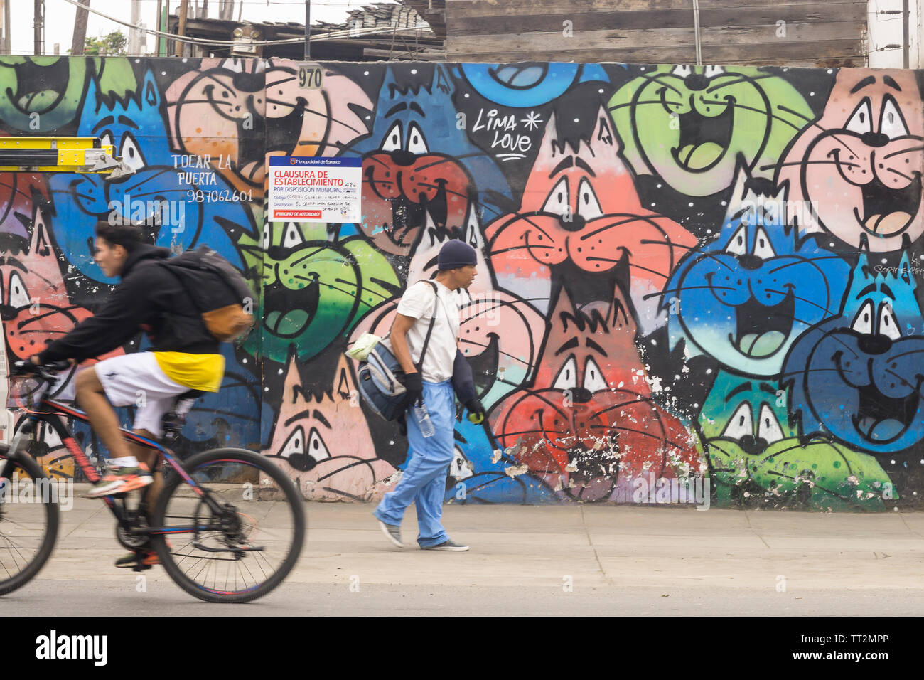 Scène de rue dans le quartier de Barranco de Lima, Pérou. Banque D'Images