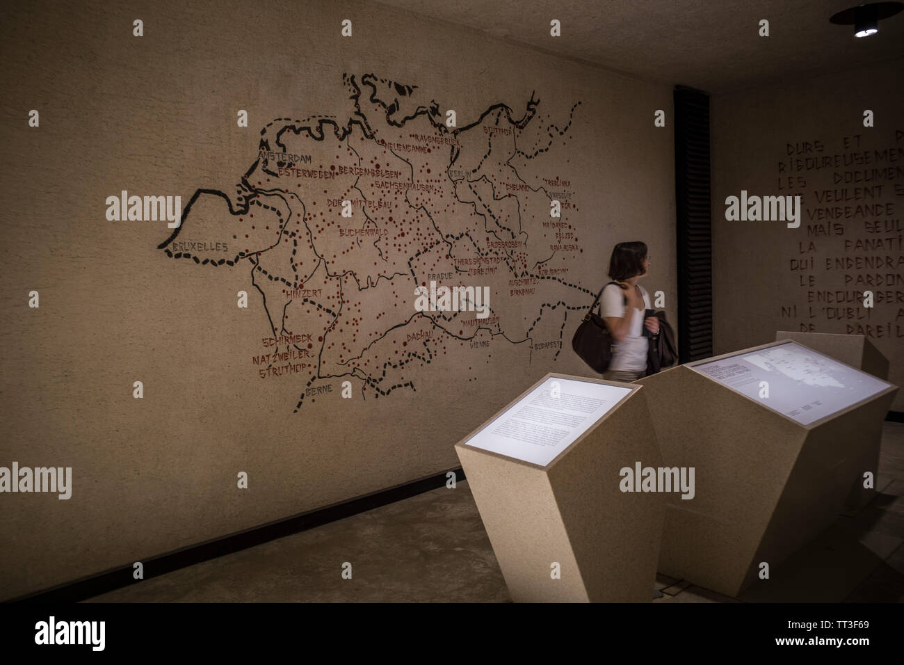PARIS - MÉMORIAL DES MARTYRS DE LA DÉPORTATION - MÉMORIAL DE LA DÉPORTATION - CARTES DES CAMPS DE CONCENTRATION ET LE NOMBRE DE DÉPORTÉS VICTIMES EN FRANCE - NATIONAL SOUVENIRS - PARIS MUSEUM ET DE L'HISTOIRE - FRANÇAIS DÉPORTÉS PENDANT LA SECONDE GUERRE MONDIALE © Frédéric Beaumont Banque D'Images