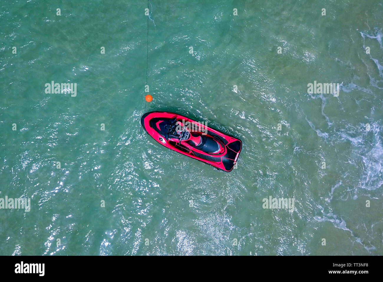 Jet ski en eaux libres - image aérienne. Banque D'Images