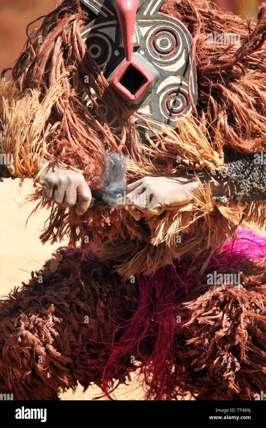 Masque de cérémonie dancer au Burkina Faso, Afrique Banque D'Images