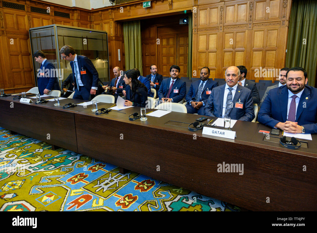 Première audience à la Cour internationale de Justice à La Haye, aux Pays-Bas, de l'application de la Convention internationale sur l'élimination de toutes les formes de discrimination raciale (CERD) en Émirats Arabes Unis. Le Qatar soutient que l'UAE 1965 Convention internationale en prenant des mesures contre les citoyens du Qatar. (L'équipe juridique du Qatar) Banque D'Images