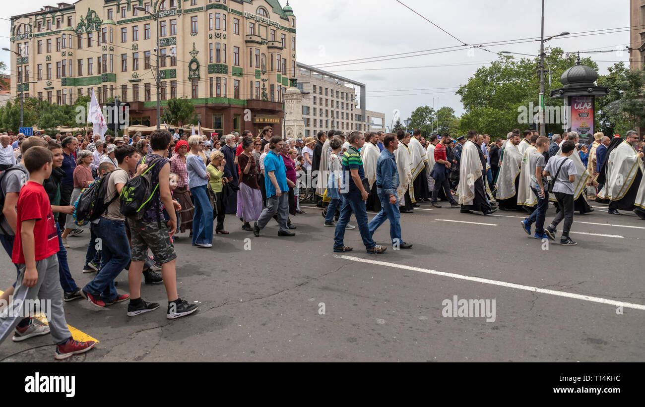 Belgrade, Serbie, 6 juin 2019 : Procession honorant la Ville maison de saveurs Jour (Spasovdan) à la place Terazije Banque D'Images