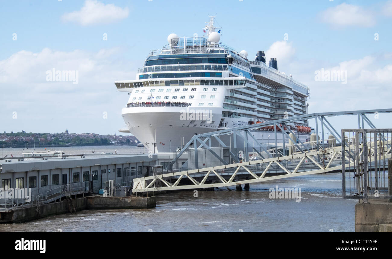 Bateau de croisière navire,,célébrité,réflexion,Port de Liverpool, Liverpool, Merseyside,nord,nord,ville,Angleterre,English,UK,GB,Grande Bretagne,europe,britanniques, Banque D'Images