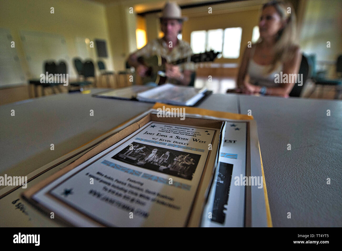 États-unis - 24 août 2016 : Kevin Dudley et Janet Emma Garbe de 7 Ouest obtenir un peu de jam session à l'auditorium de l'ancienne école du Waterford Banque D'Images