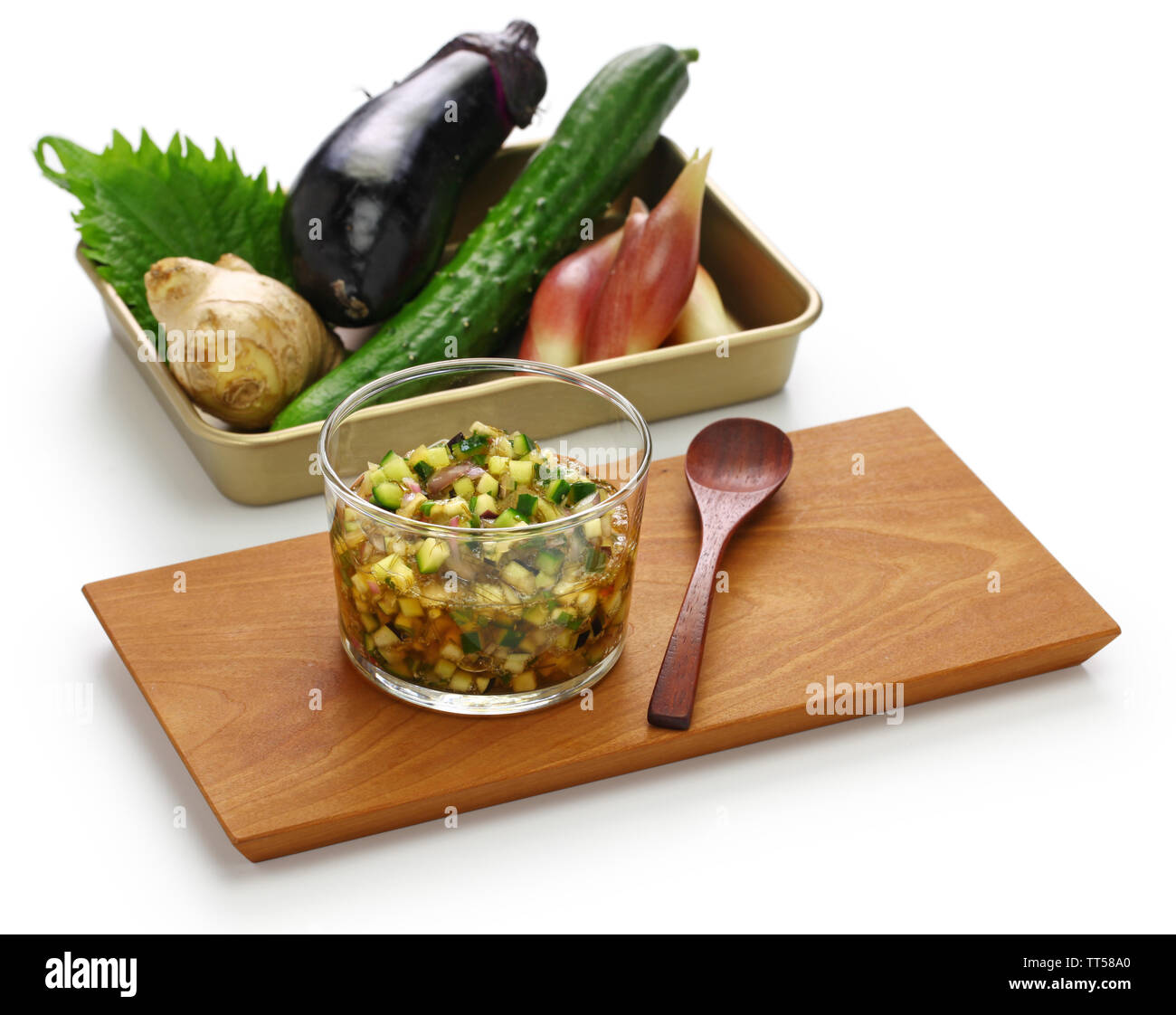 La cuisine végétalienne japonais, Dashi est une salade de légumes hachés japonais qui est mis sur le riz ou le tofu. Banque D'Images