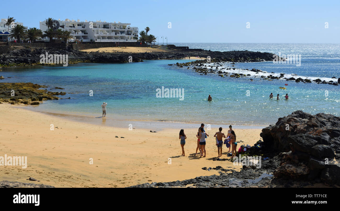 Vue sur la plage Playa Jablillo Costa Teguise Lanzarote. Banque D'Images