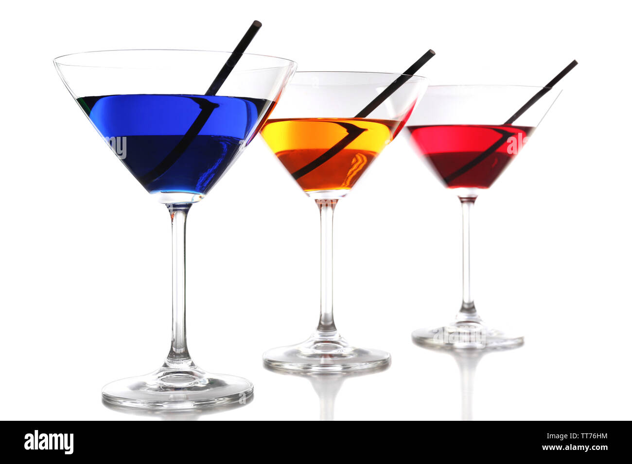 Les boissons alcoolisées dans les verres colorés isolated on white Banque D'Images