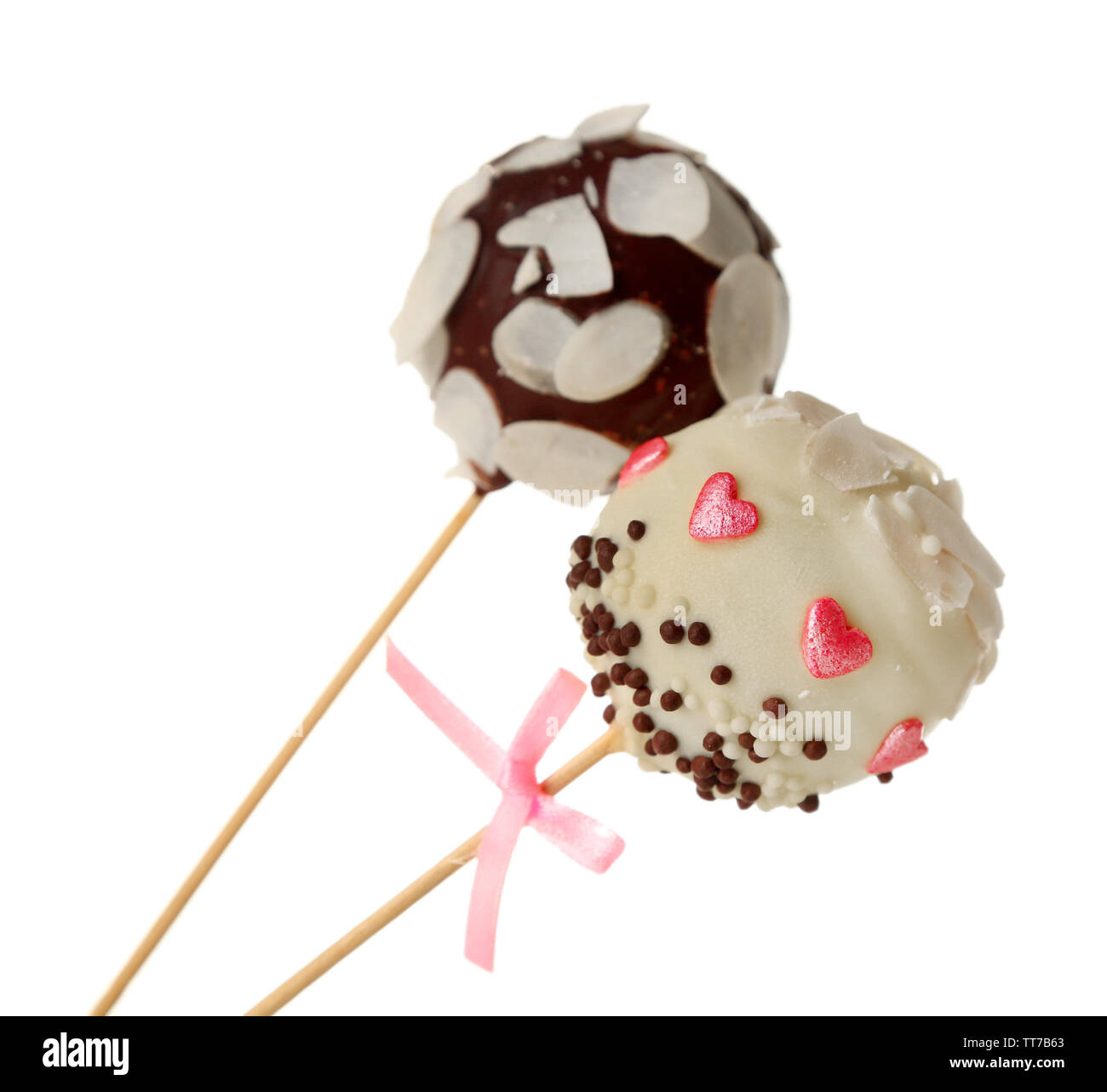 Délicieux cake pops, isolated on white Banque D'Images