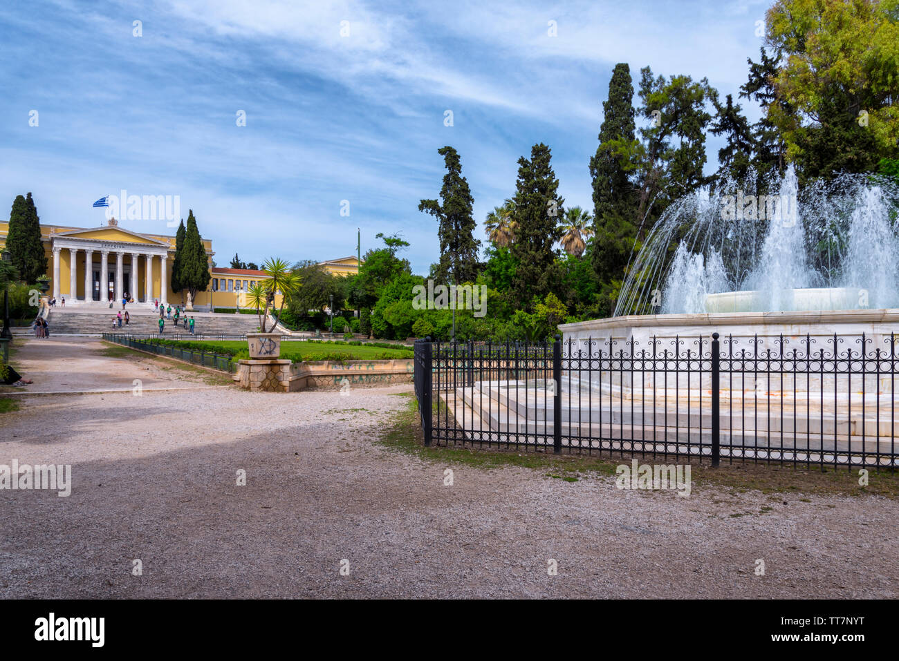 La Ville d'Athènes, Attique / Grèce. Vue panoramique sur la fontaine de marbre et de l'eau jaillissante Hall Zappeion bâtiment néo-classique dans le jardin National Banque D'Images