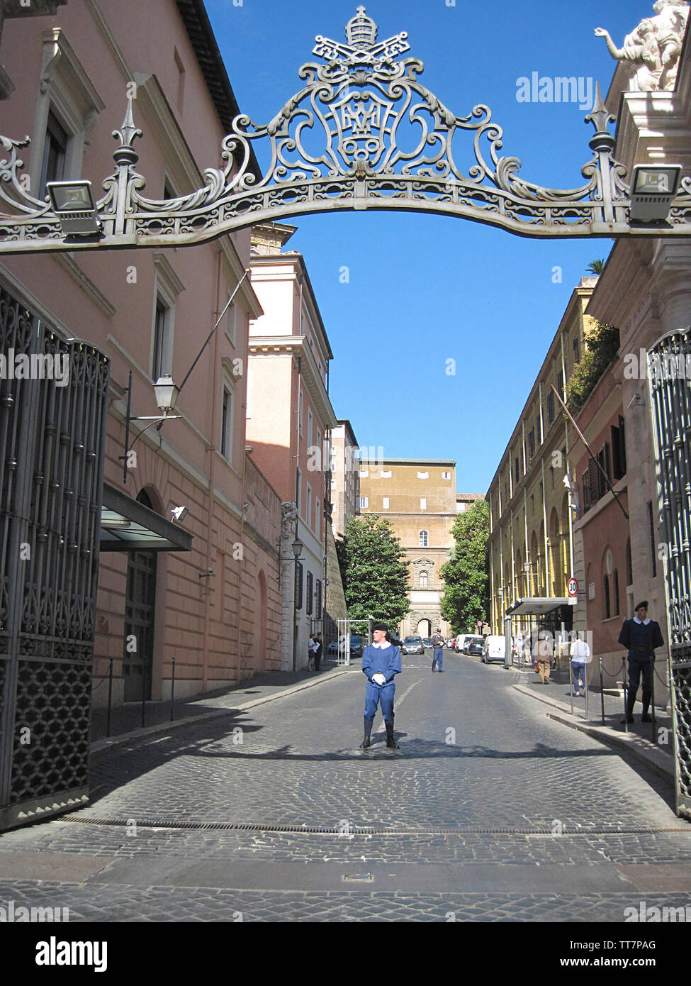 La POLICE DU VATICAN À L'ENTRÉE DE LA CITÉ DU VATICAN, ROME, ITALIE. Banque D'Images
