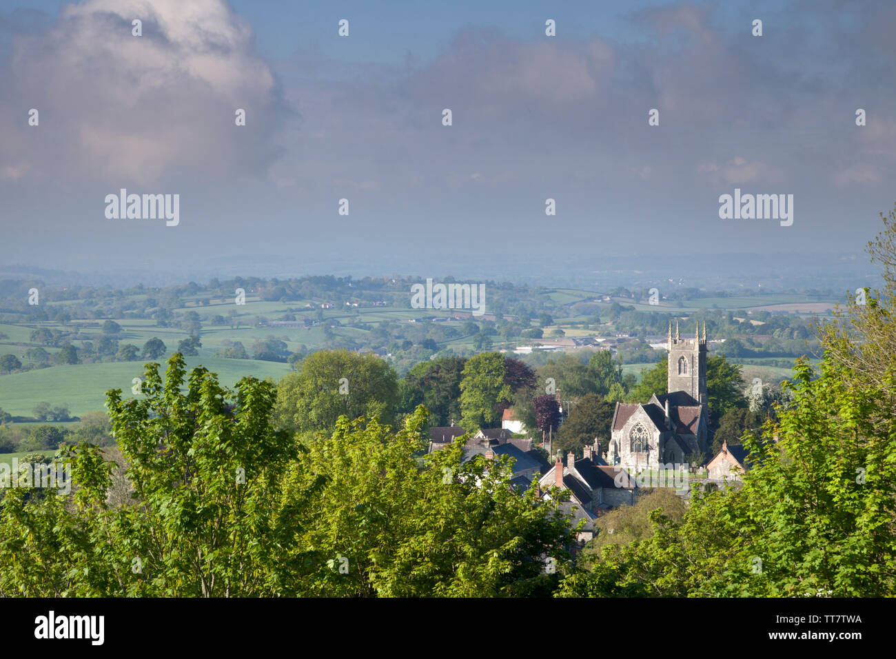 Une vue de l'église de St James' Park à pied à Shaftesbury, dans le Dorset. Banque D'Images