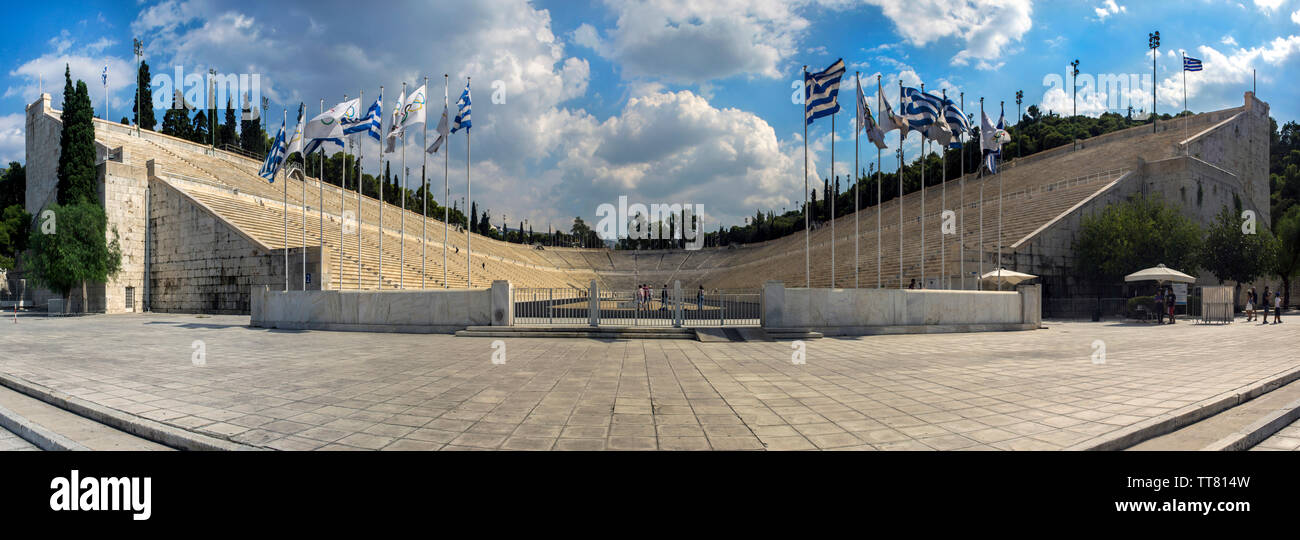 Athènes, Attique / Grèce. Le stade Panathénaïque Kallimarmaro ou. Elle a accueilli les cérémonies d'ouverture et de clôture des premiers Jeux Olympiques modernes. Panorama Banque D'Images
