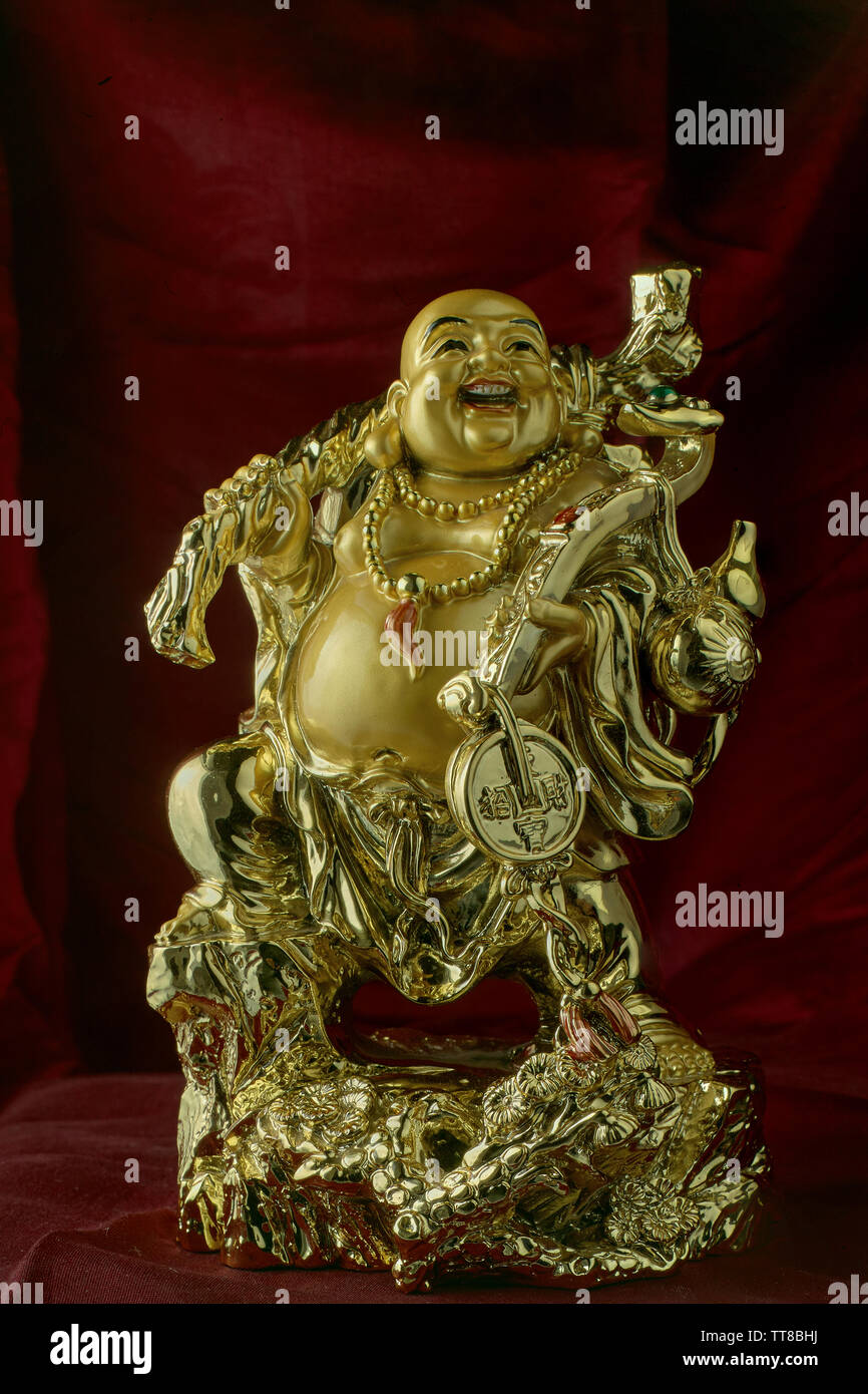 25 avril 2004 Golden laughing Buddha de feng shui Kalyan maharashtra INDE Banque D'Images