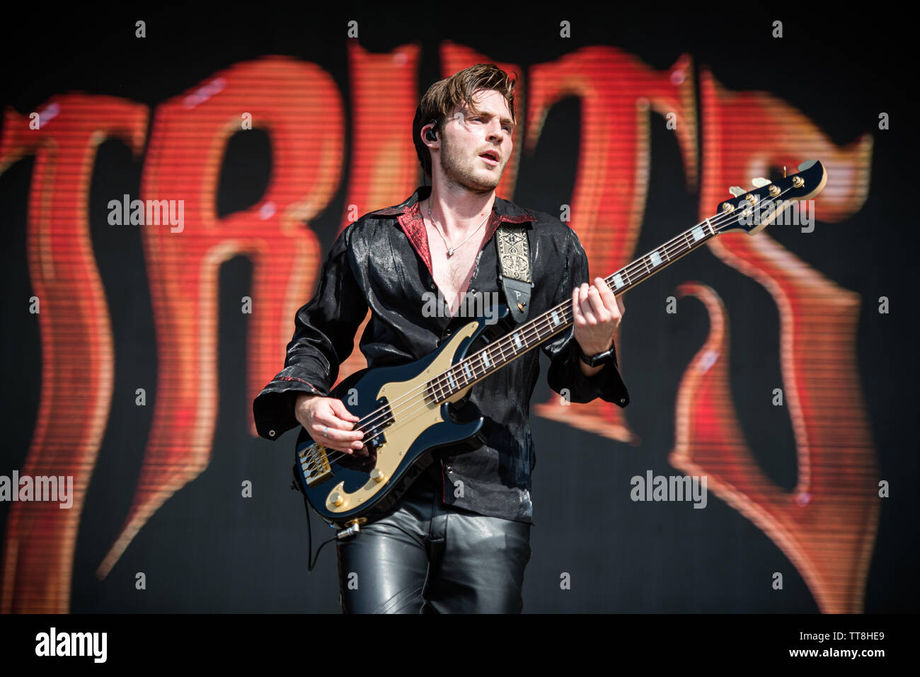 Jed Elliot, le bassiste du groupe anglais le framework Struts, spectacle sur la scène du festival 2019 Roches Firenze à Florence, en Italie, l'ouverture à Eddie Banque D'Images