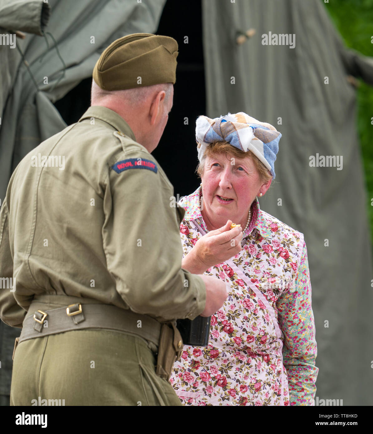 La gare de Dufftown, Moray, UK. 15 Juin, 2019. UK. C'est une scène de la WW11 1940 week-end à la station avec parties vêtus de vêtements à partir de cette époque, y compris les Forces armées. Credit : JASPERIMAGE/Alamy Live News Banque D'Images