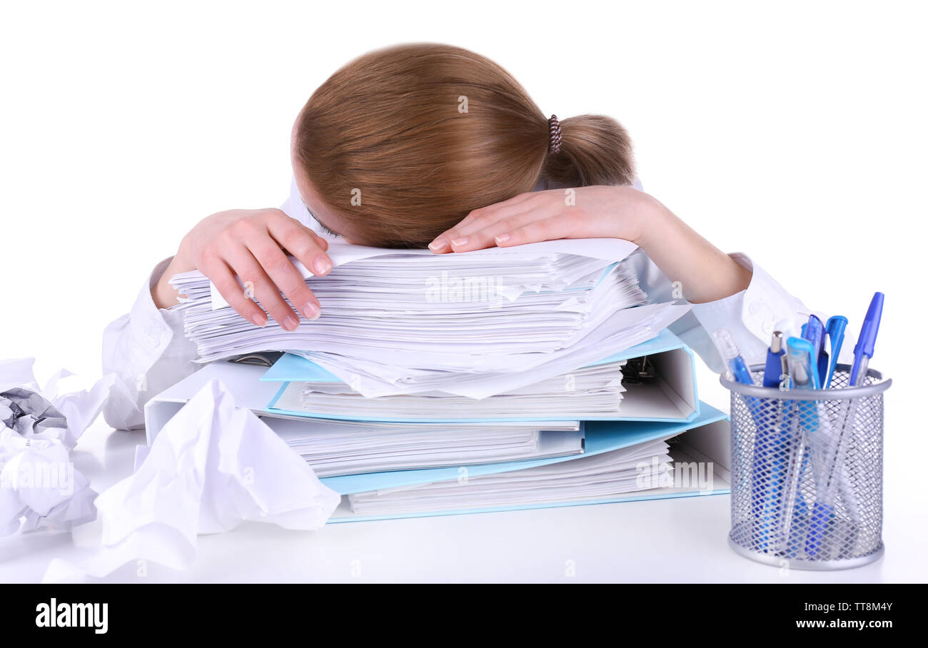 Femme fatiguée à son travail avec des documents isolated on white Banque D'Images