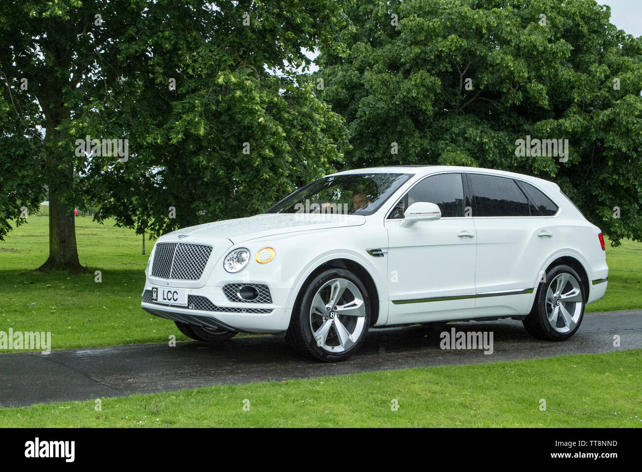 La Bentley Bentayga est une full-size, l'avant-moteur, toutes roues motrices, cinq portes VUS multisegment de luxe ultra-commercialisé par le constructeur automobile britannique Bentley, Banque D'Images